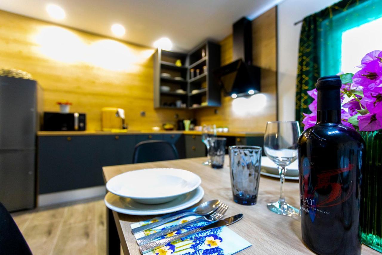 Apartment Sweet Nora, Two Bedroom Apartment, Free Parking Makarska