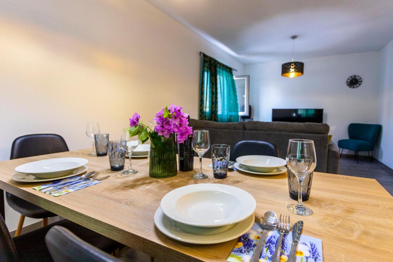 Sweet Nora, Two Bedroom Apartment, Free Parking Apartment *